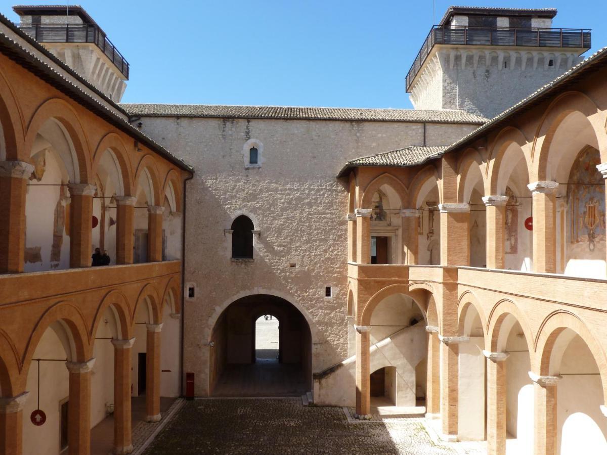 Appartement Palazzo Lauri Spolète Extérieur photo